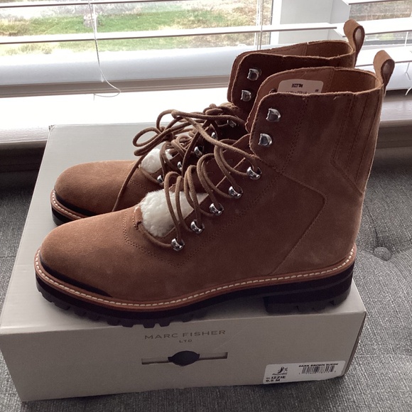 Marc Fisher LTD Izzie Genuine Shearling Lug Sole Boot (Women) 9.5M - Picture 3 of 12